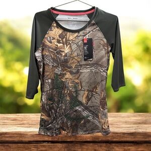 Women's Camo outdoor quarter Sleeve Top. NEW
